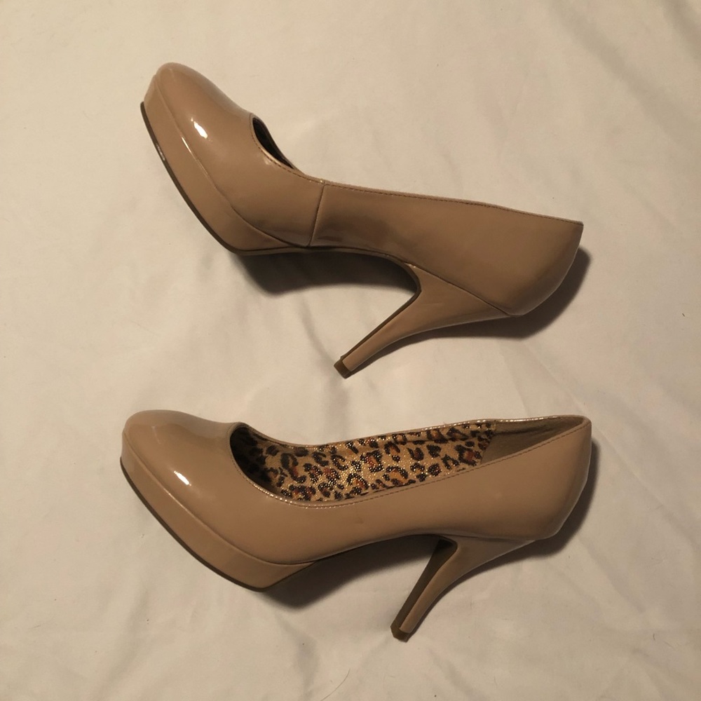 Unlisted nude pumps